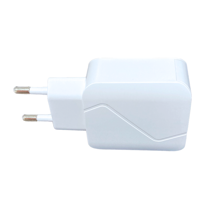Zmartgear 220V lader USB-A + USB-C